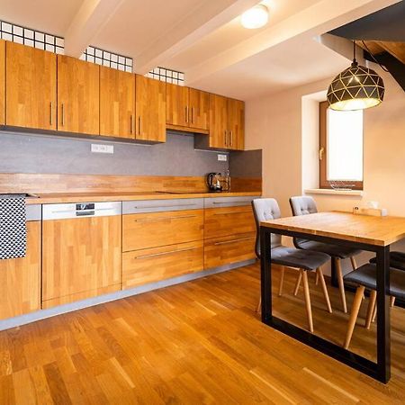 Luxusni Byt S Terasou V Centru Brno Luaran gambar