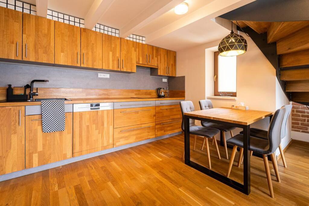 Luxusni Byt S Terasou V Centru Brno Luaran gambar